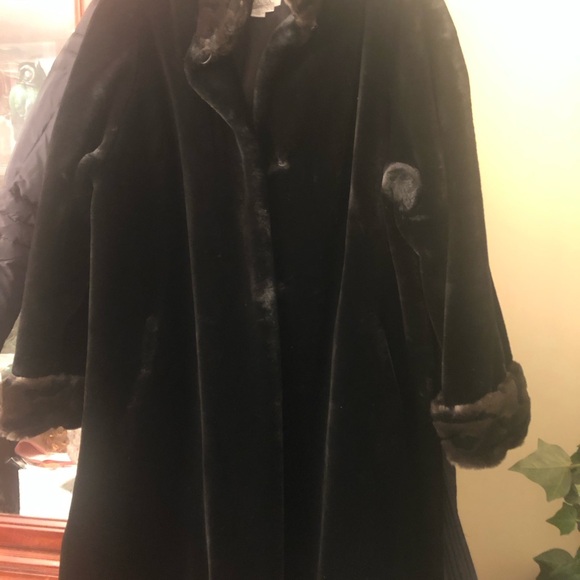 Novelti Laura Faux Fur Mink Coat Plus Size - Picture 4 of 5